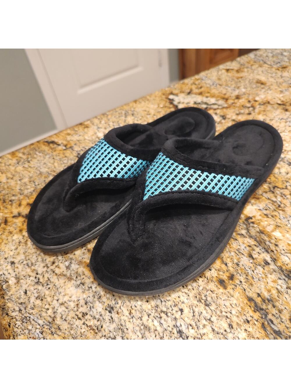 Brookstone Black Flip Flops Size M Women's Comfort Sandals